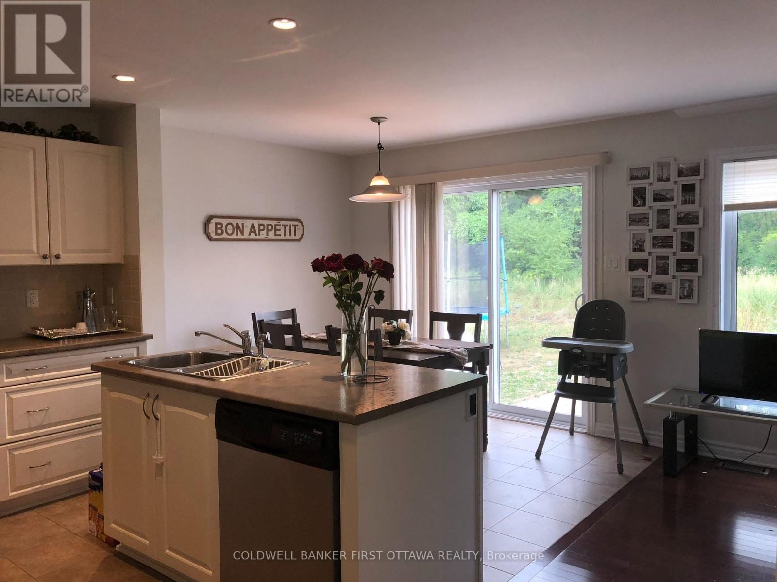 601 Clearbrook Drive, Ottawa, Ontario  K2J 5S2 - Photo 6 - X12714982