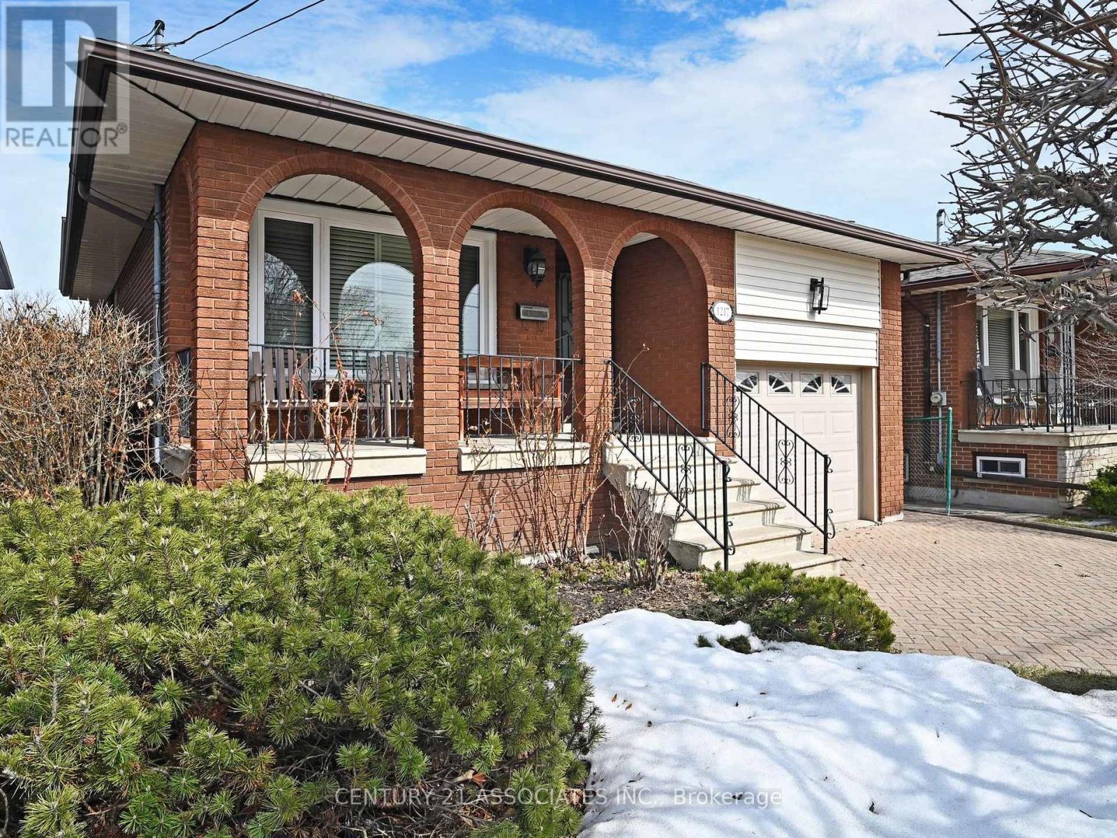 1217 Alexandra Avenue, Mississauga, Ontario  L5E 2A4 - Photo 2 - W12475265