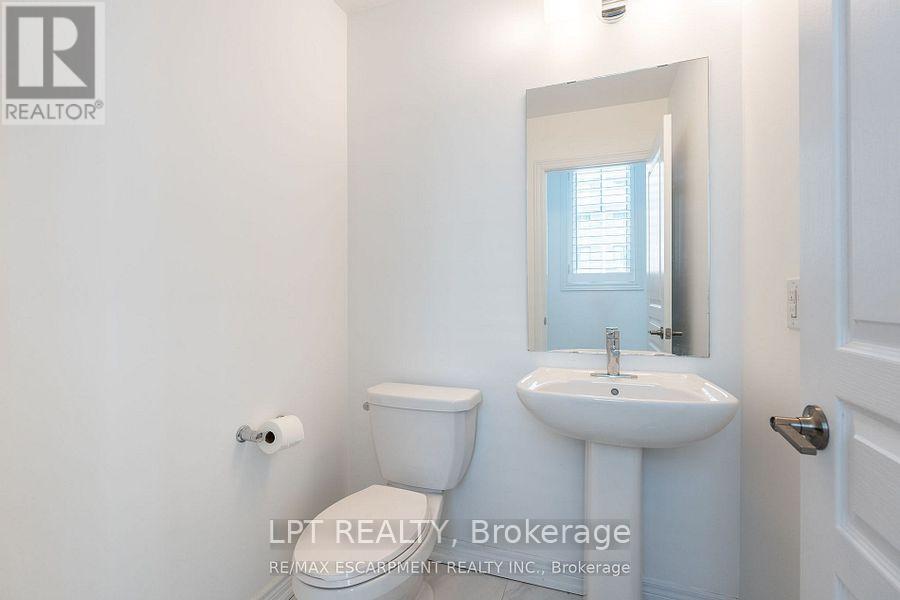 16 Place Polonaise Drive, Grimsby, Ontario  L3M 0H3 - Photo 4 - X12714306