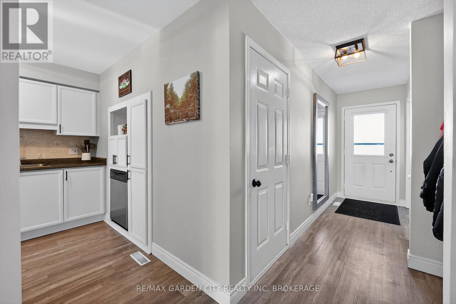 5 Maureen Court, Pelham (Fonthill), Ontario  L0S 1E4 - Photo 5 - X12714992