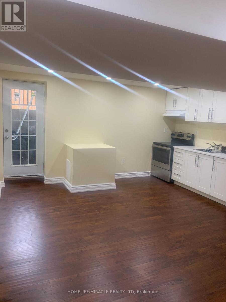 90 Roulette Crescent, Brampton, Ontario  L7A 0G4 - Photo 7 - W12713322