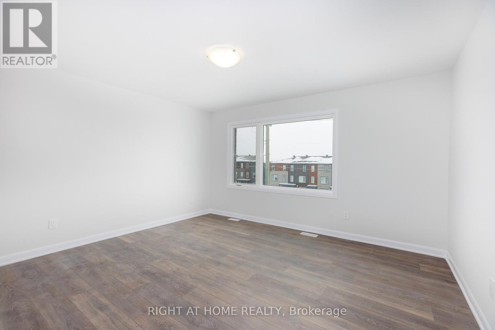 1221 Creekway Private, Ottawa, Ontario  K2T 0S8 - Photo 12 - X12652480