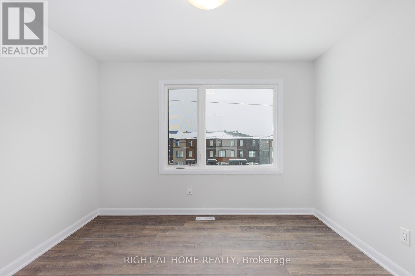 1221 Creekway Private, Ottawa, Ontario  K2T 0S8 - Photo 14 - X12652480