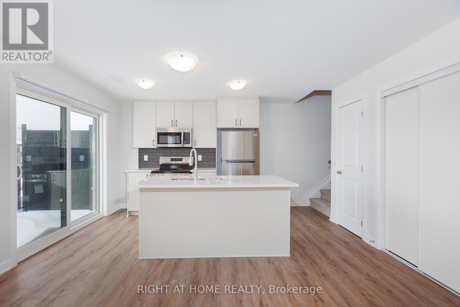 1221 Creekway Private, Ottawa, Ontario  K2T 0S8 - Photo 2 - X12652480