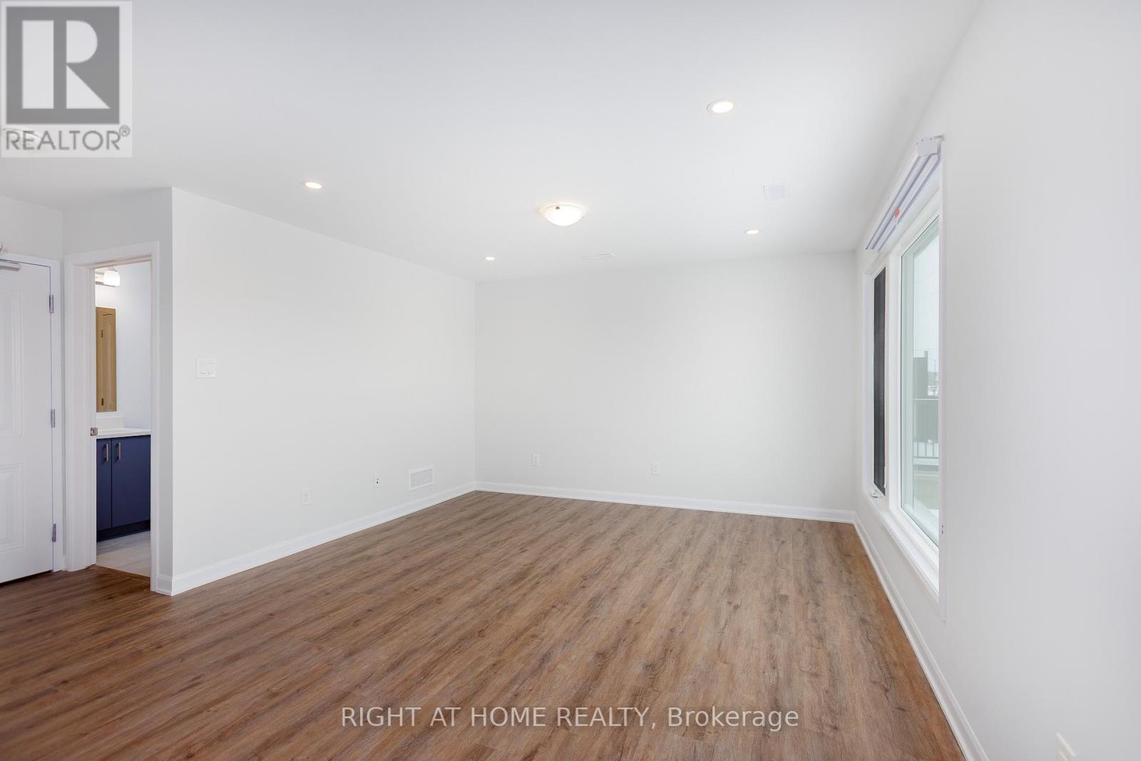 1221 Creekway Private, Ottawa, Ontario  K2T 0S8 - Photo 5 - X12652480