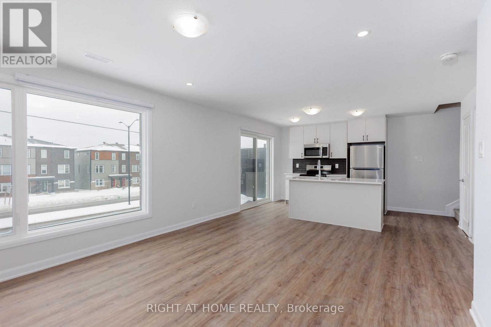 1221 Creekway Private, Ottawa, Ontario  K2T 0S8 - Photo 6 - X12652480