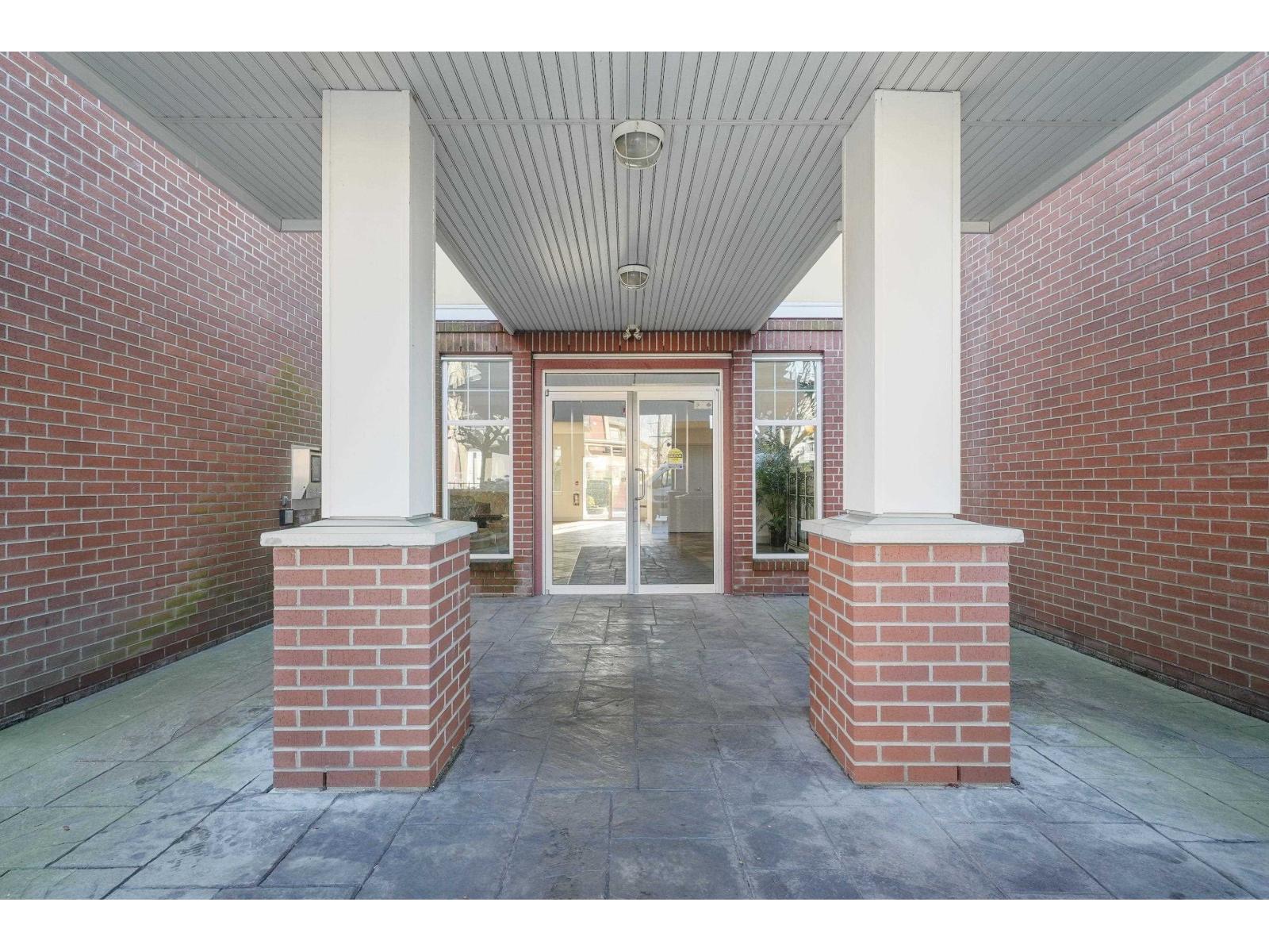 213 17712 57a Avenue, Surrey, British Columbia  V3S 1J1 - Photo 2 - R3081556