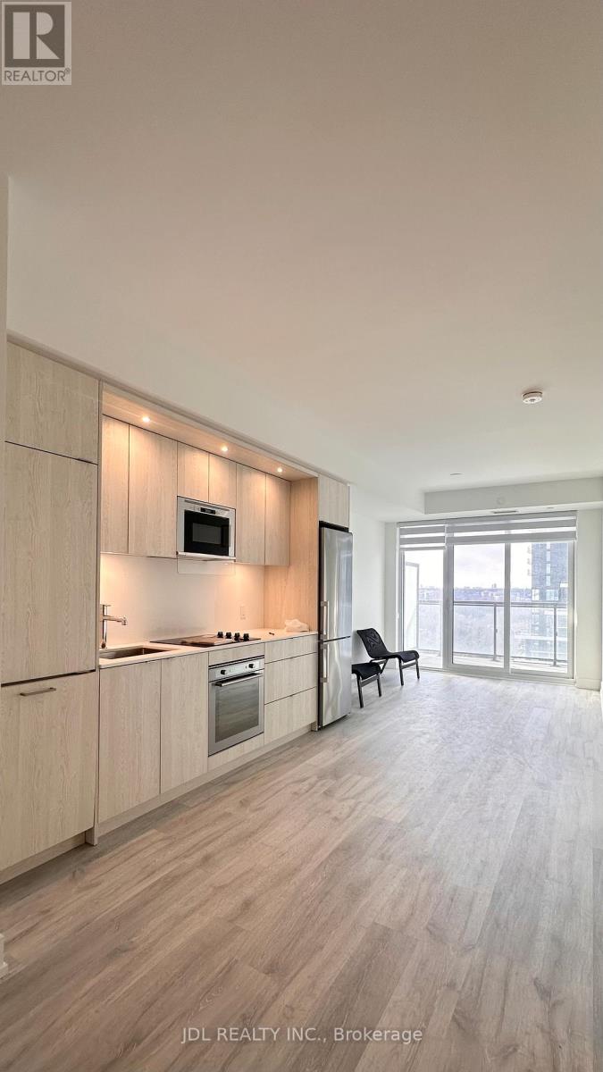 2001 - 30 INN ON THE PARK DRIVE, Toronto, Ontario