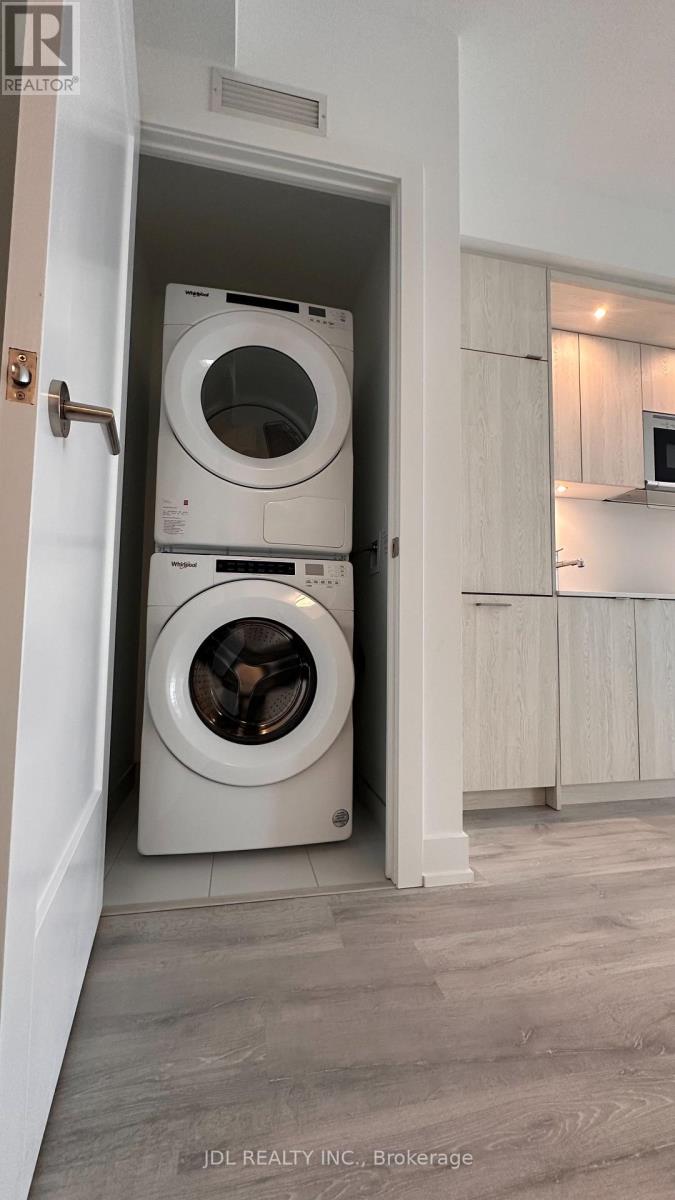 2001 - 30 Inn On The Park Drive, Toronto, Ontario  M3C 0P7 - Photo 10 - C12715088