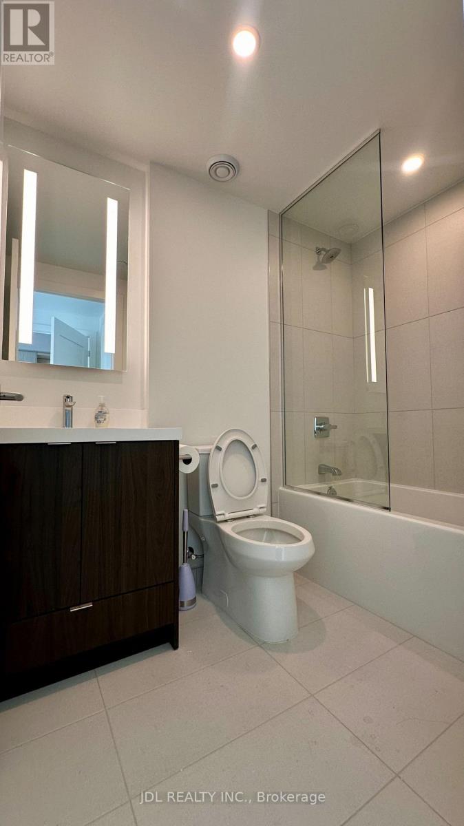 2001 - 30 Inn On The Park Drive, Toronto, Ontario  M3C 0P7 - Photo 8 - C12715088