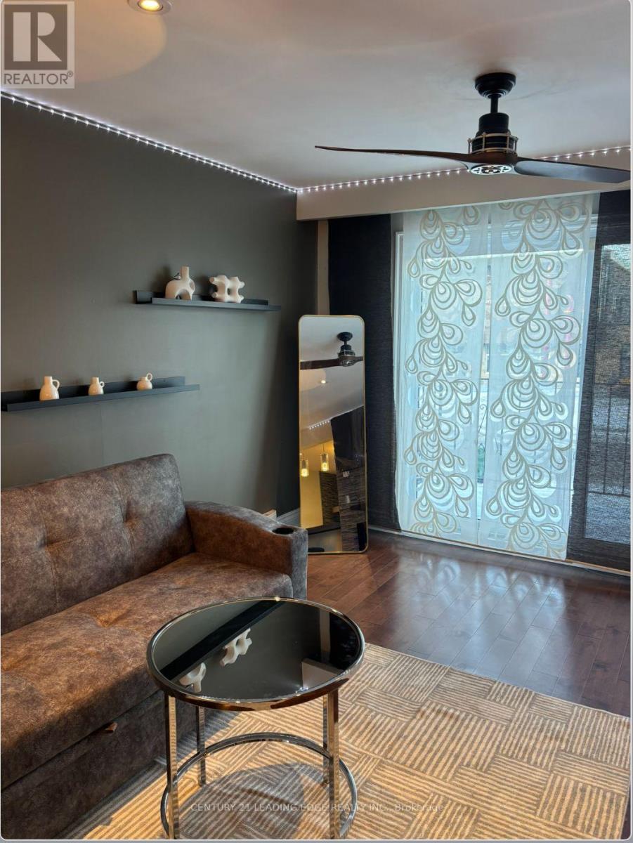 Main Flr - 47 Chapman Avenue, Toronto, Ontario  M4B 1C6 - Photo 11 - E12715034