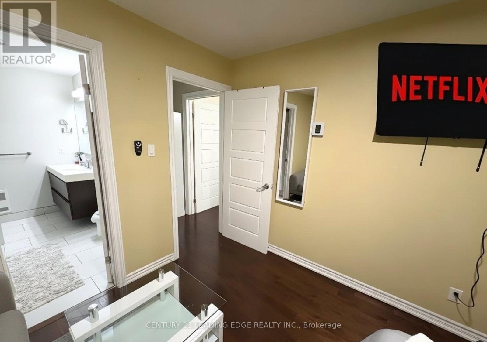 Main Flr - 47 Chapman Avenue, Toronto, Ontario  M4B 1C6 - Photo 13 - E12715034