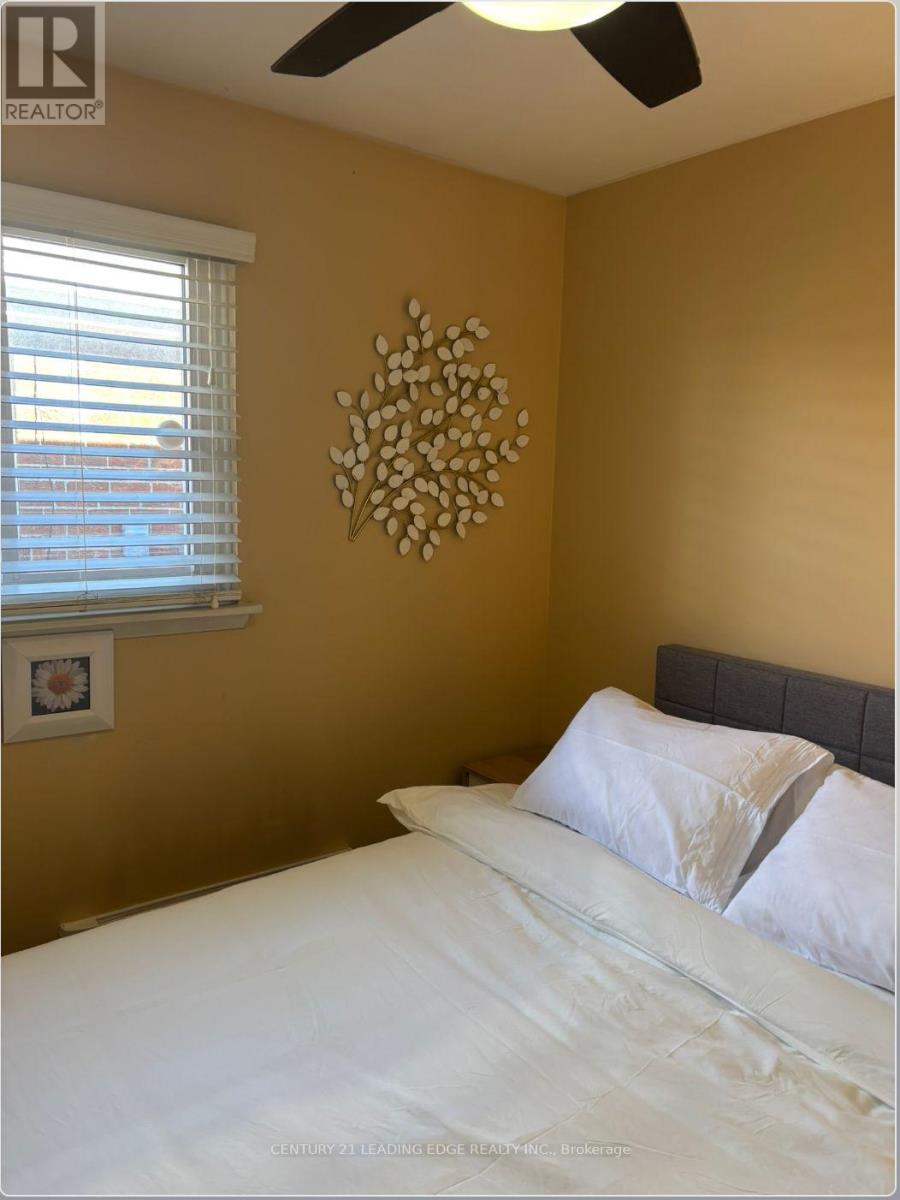 Main Flr - 47 Chapman Avenue, Toronto, Ontario  M4B 1C6 - Photo 16 - E12715034