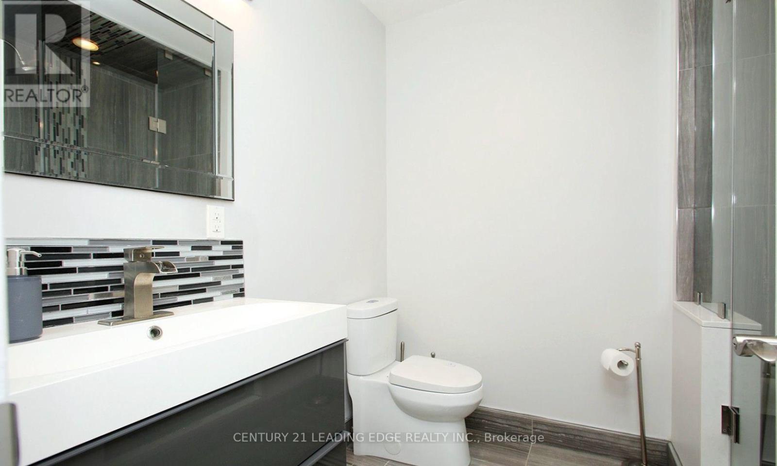 Main Flr - 47 Chapman Avenue, Toronto, Ontario  M4B 1C6 - Photo 17 - E12715034