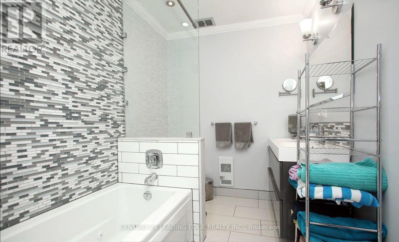 Main Flr - 47 Chapman Avenue, Toronto, Ontario  M4B 1C6 - Photo 20 - E12715034