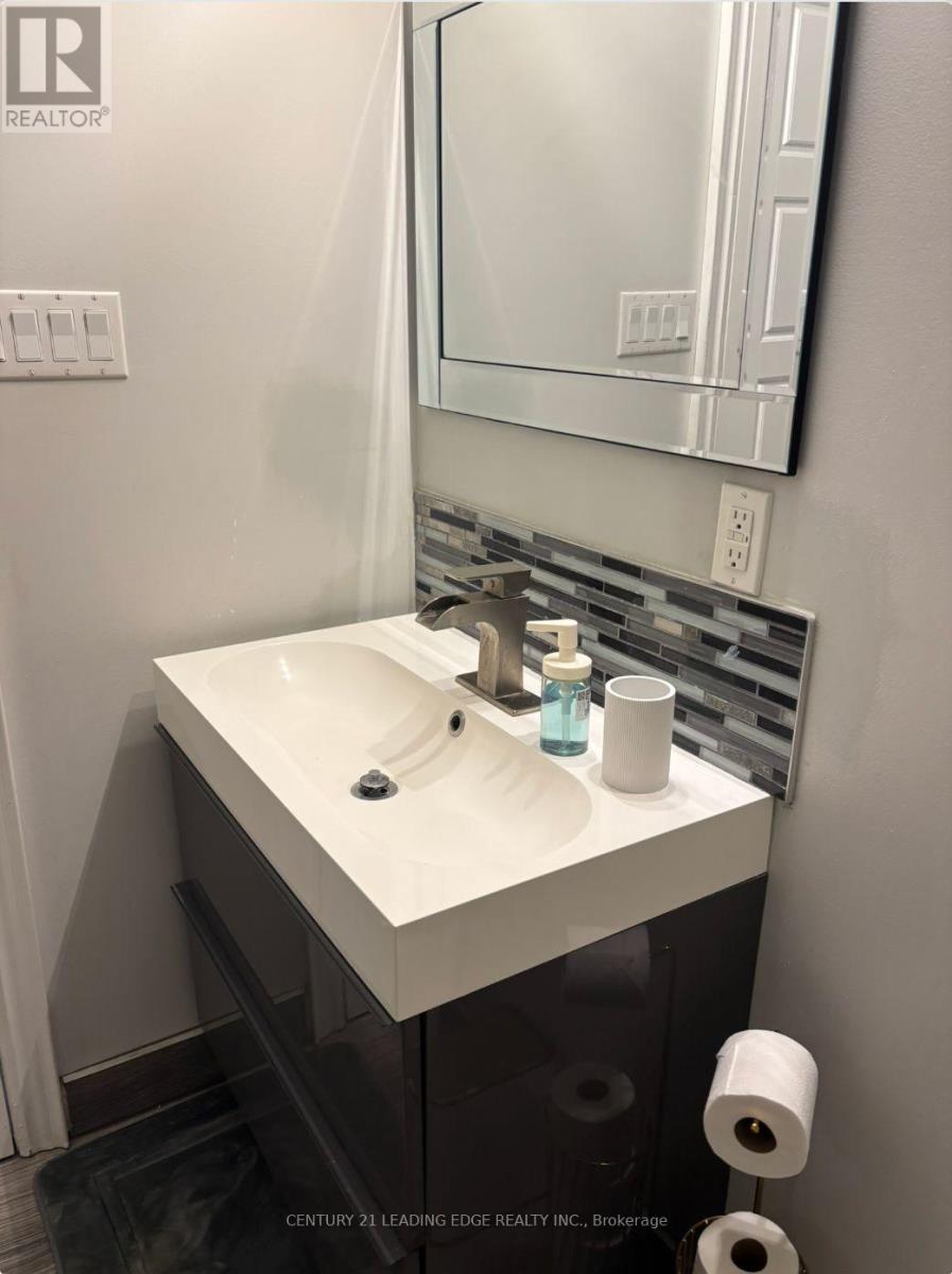 Main Flr - 47 Chapman Avenue, Toronto, Ontario  M4B 1C6 - Photo 21 - E12715034