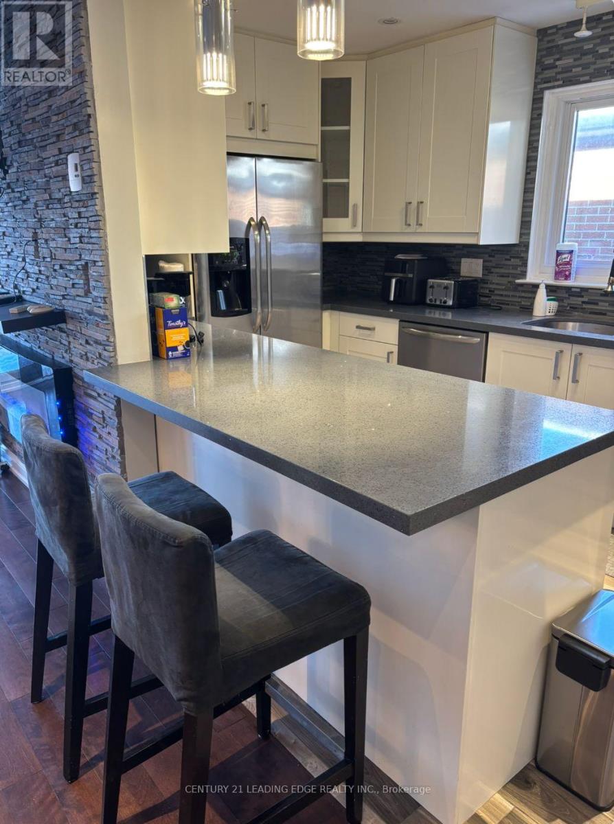 Main Flr - 47 Chapman Avenue, Toronto, Ontario  M4B 1C6 - Photo 3 - E12715034