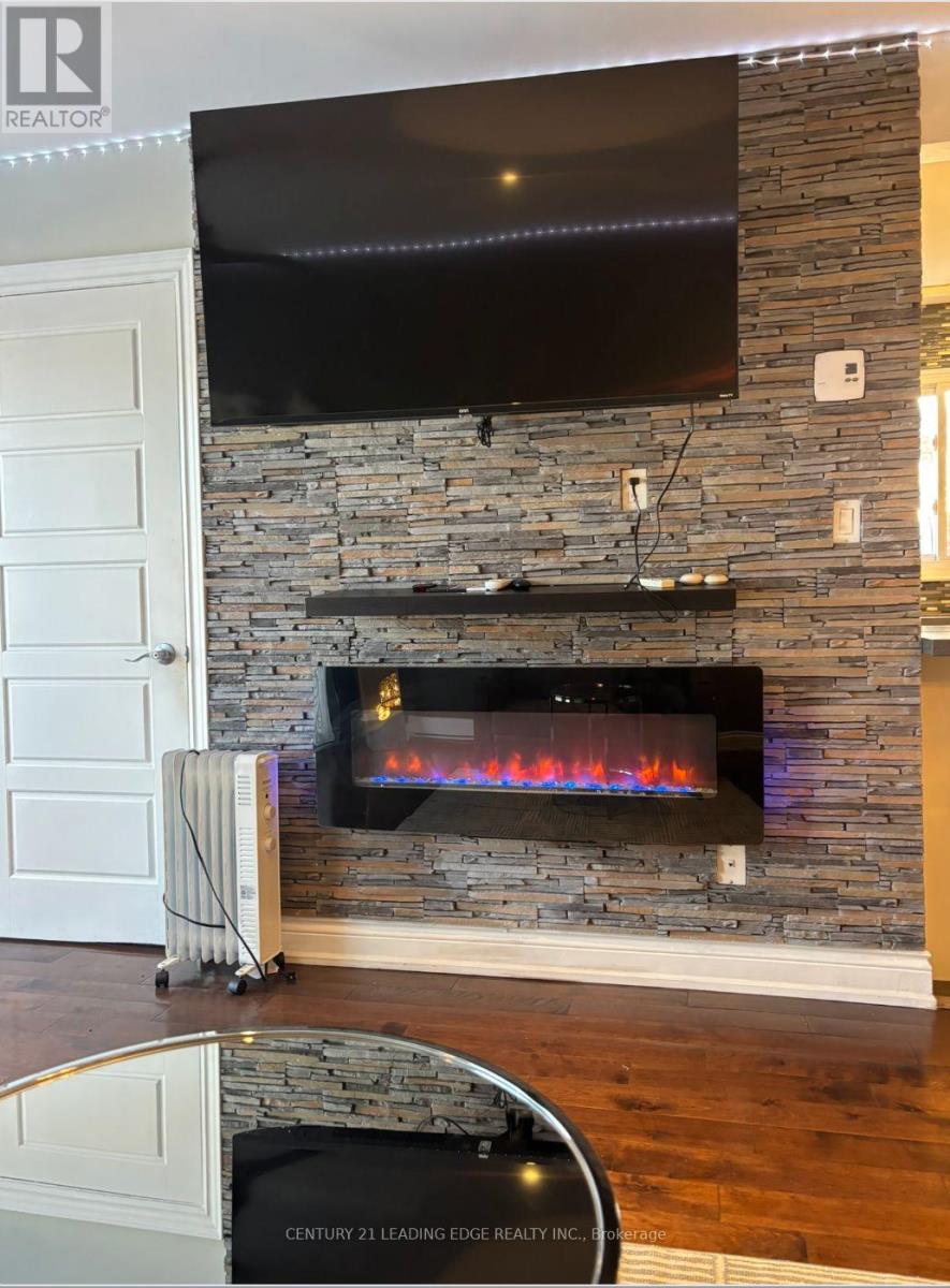 Main Flr - 47 Chapman Avenue, Toronto, Ontario  M4B 1C6 - Photo 7 - E12715034