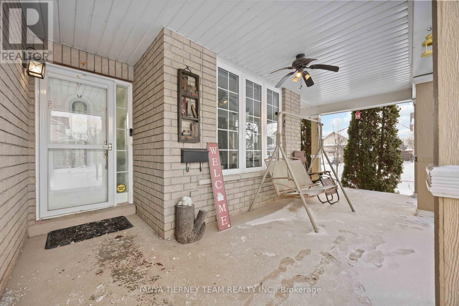 101 Tunney Place, Whitby, Ontario  L1M 2G4 - Photo 3 - E12715124