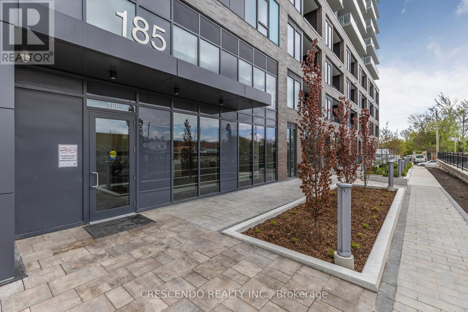 409 - 185 Deerfield Road, Newmarket, Ontario  L3Y 0G7 - Photo 4 - N12714996