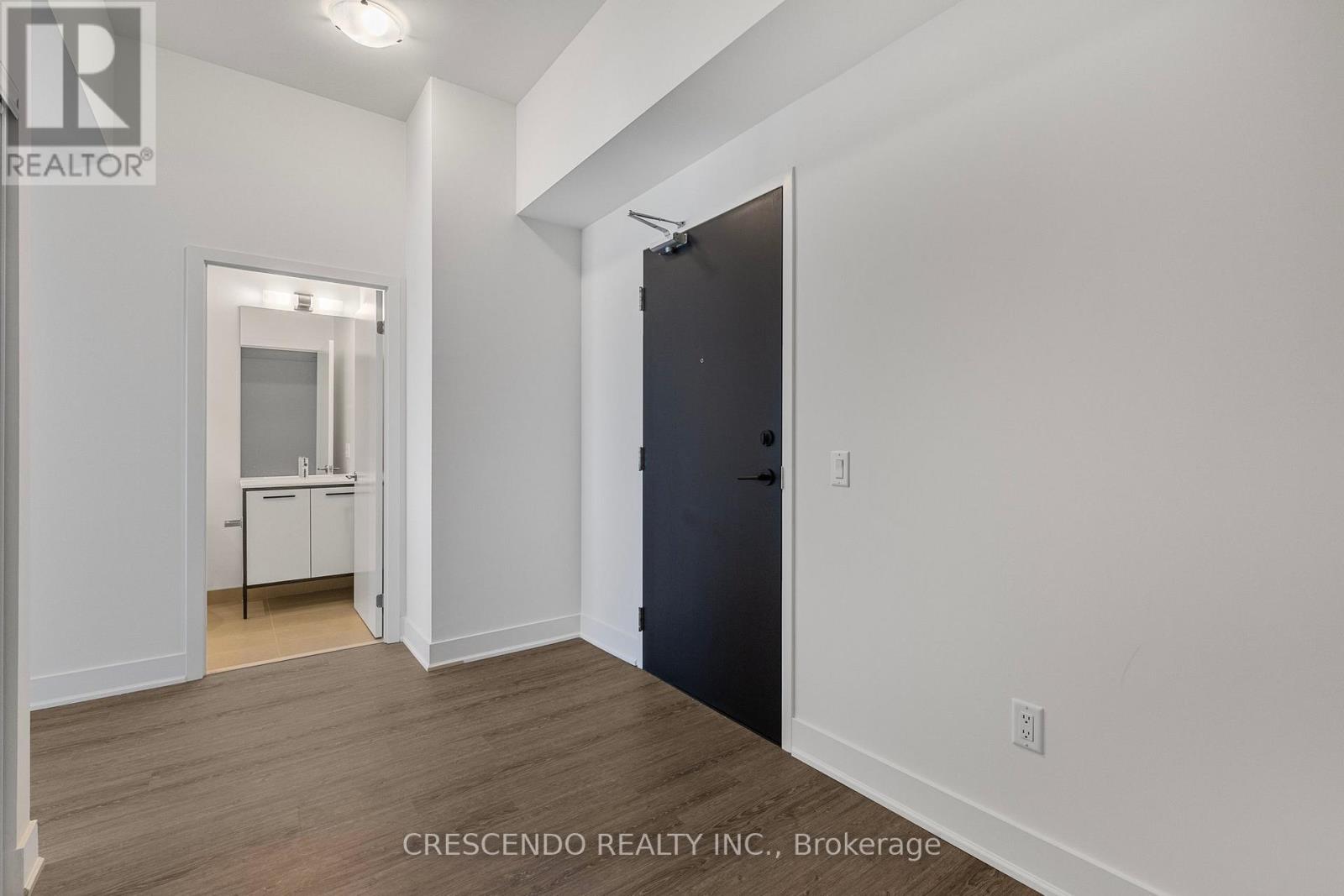 409 - 185 Deerfield Road, Newmarket, Ontario  L3Y 0G7 - Photo 7 - N12714996