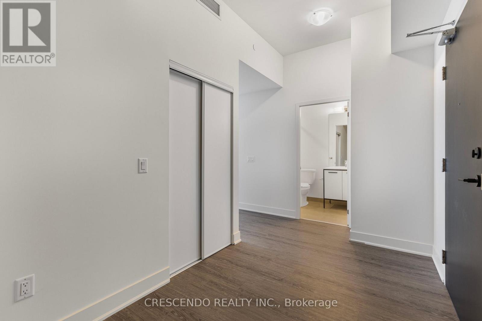 409 - 185 Deerfield Road, Newmarket, Ontario  L3Y 0G7 - Photo 8 - N12714996