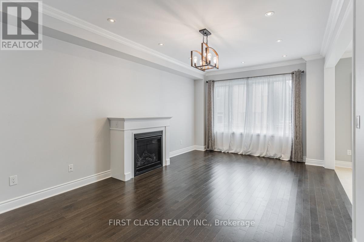 1123 Grainger Trail, Newmarket, Ontario  L3X 0G7 - Photo 4 - N12715078