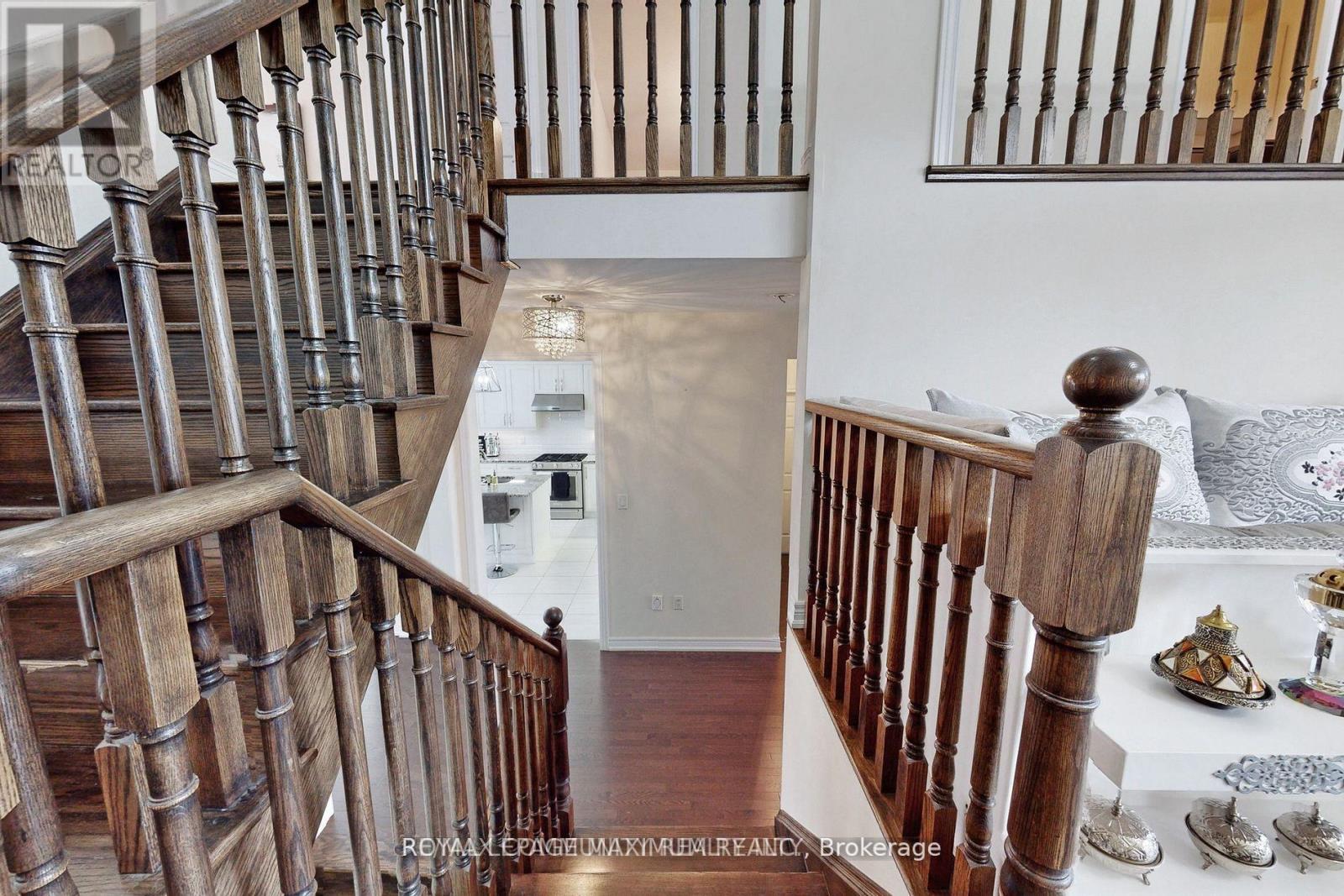 4 Flay Court, Innisfil, Ontario  L0L 1L0 - Photo 4 - N12715132