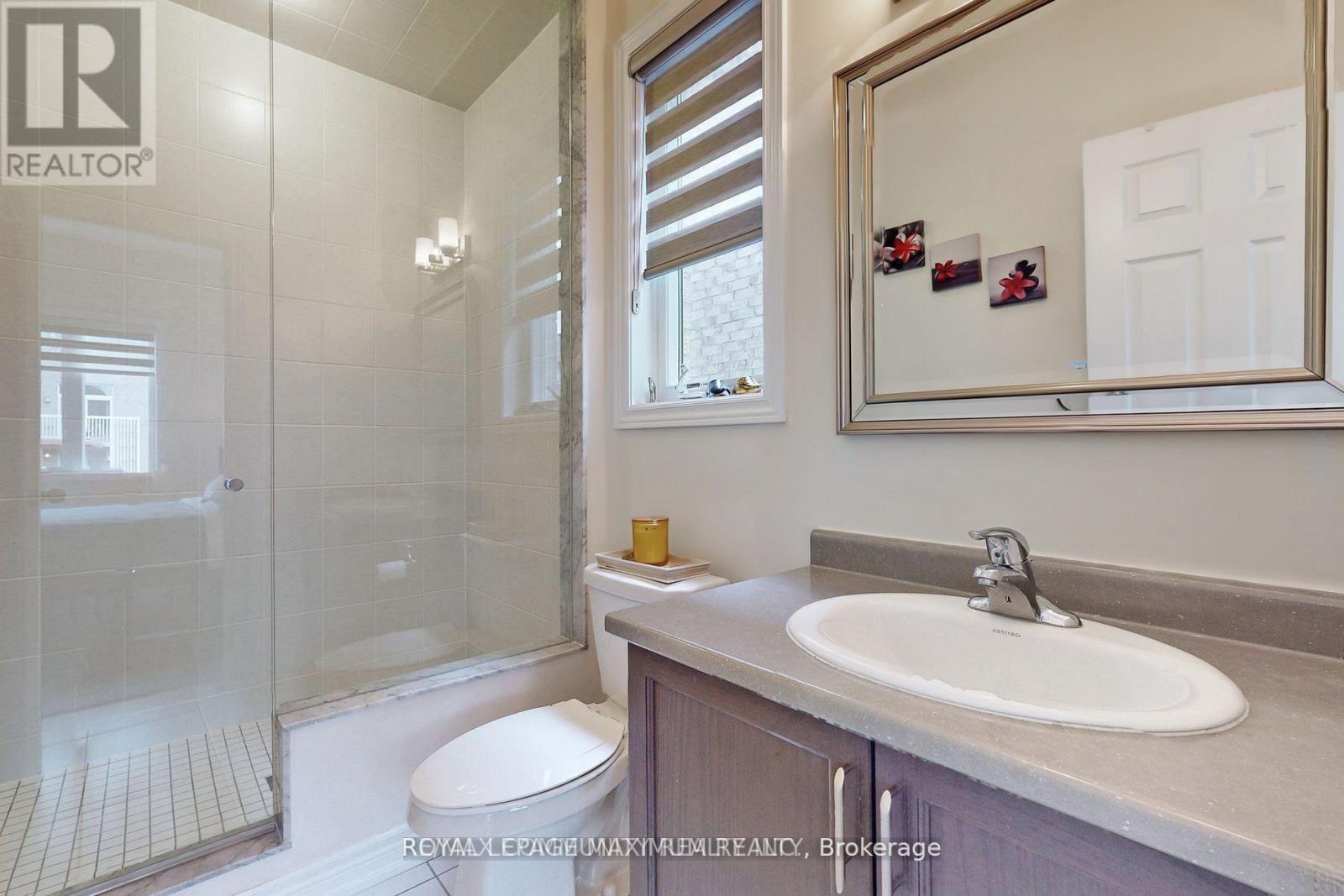 4 Flay Court, Innisfil, Ontario  L0L 1L0 - Photo 7 - N12715132