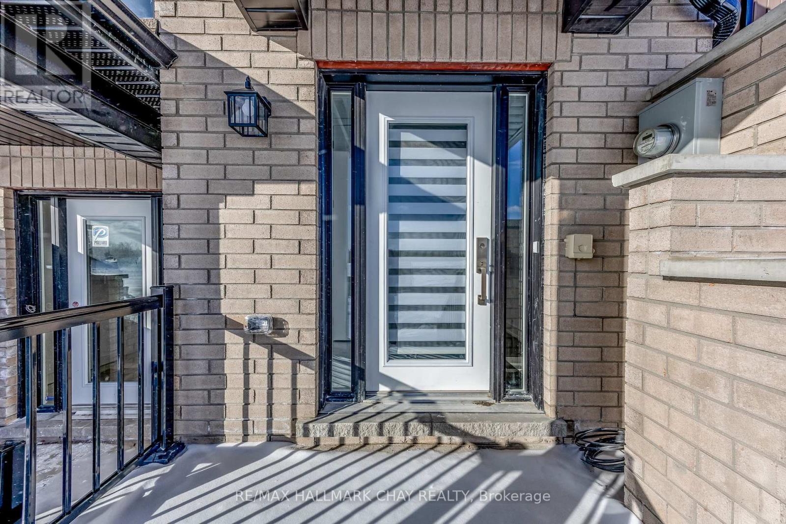 32 Mcaush Street, Barrie, Ontario  L9J 0V6 - Photo 2 - S12715070