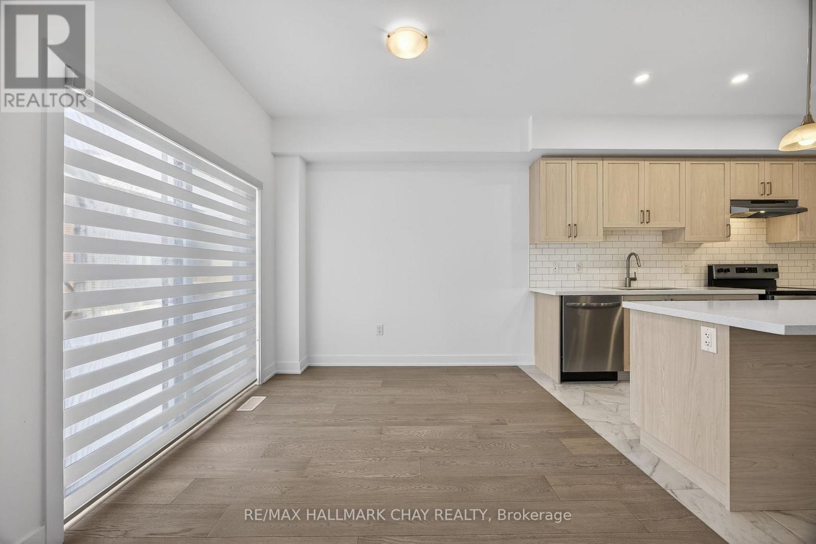 32 Mcaush Street, Barrie, Ontario  L9J 0V6 - Photo 6 - S12715070