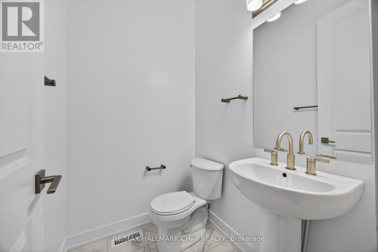 32 Mcaush Street, Barrie, Ontario  L9J 0V6 - Photo 9 - S12715070