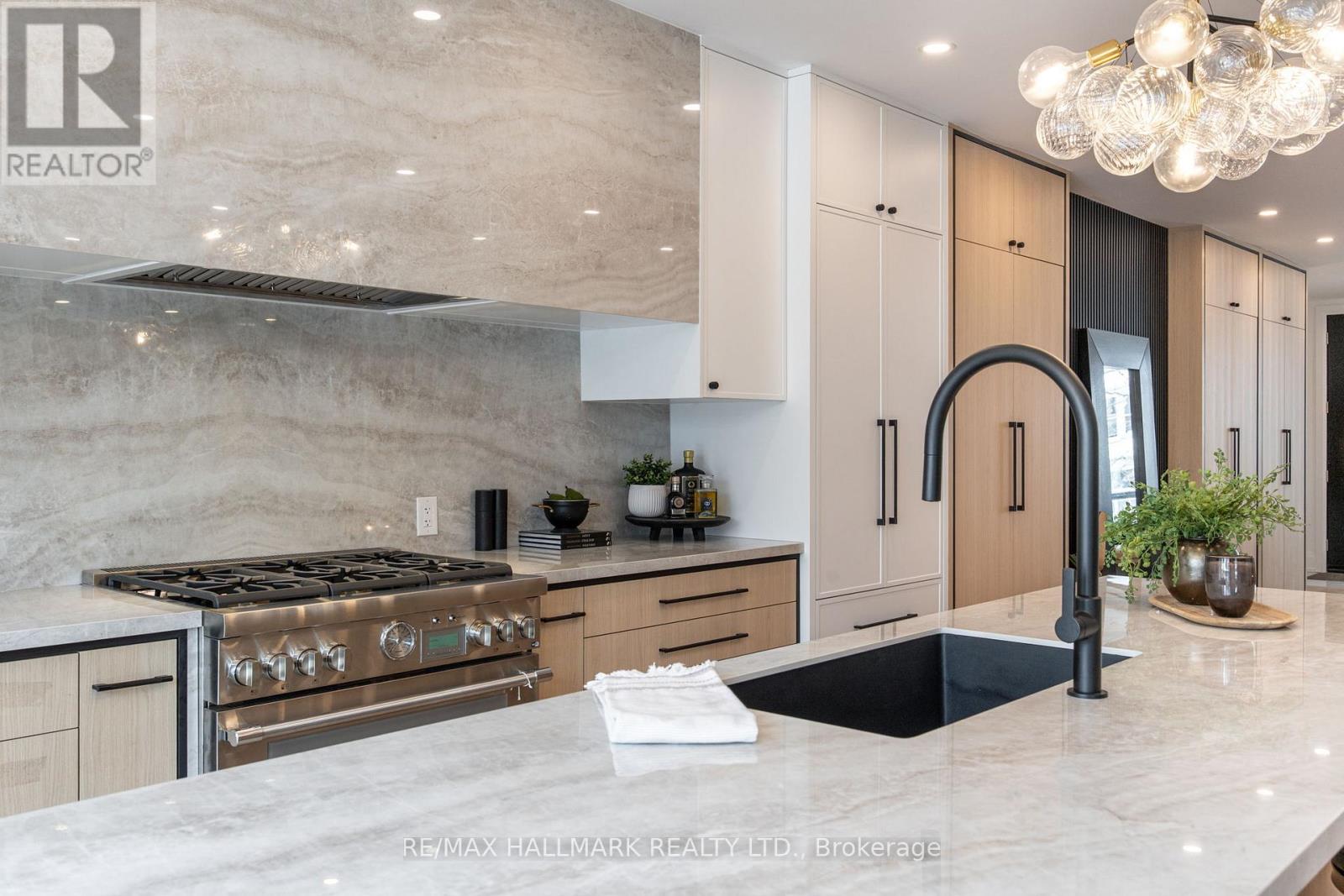 68 Rhodes Avenue, Toronto, Ontario  M4L 2Z9 - Photo 10 - E12712172