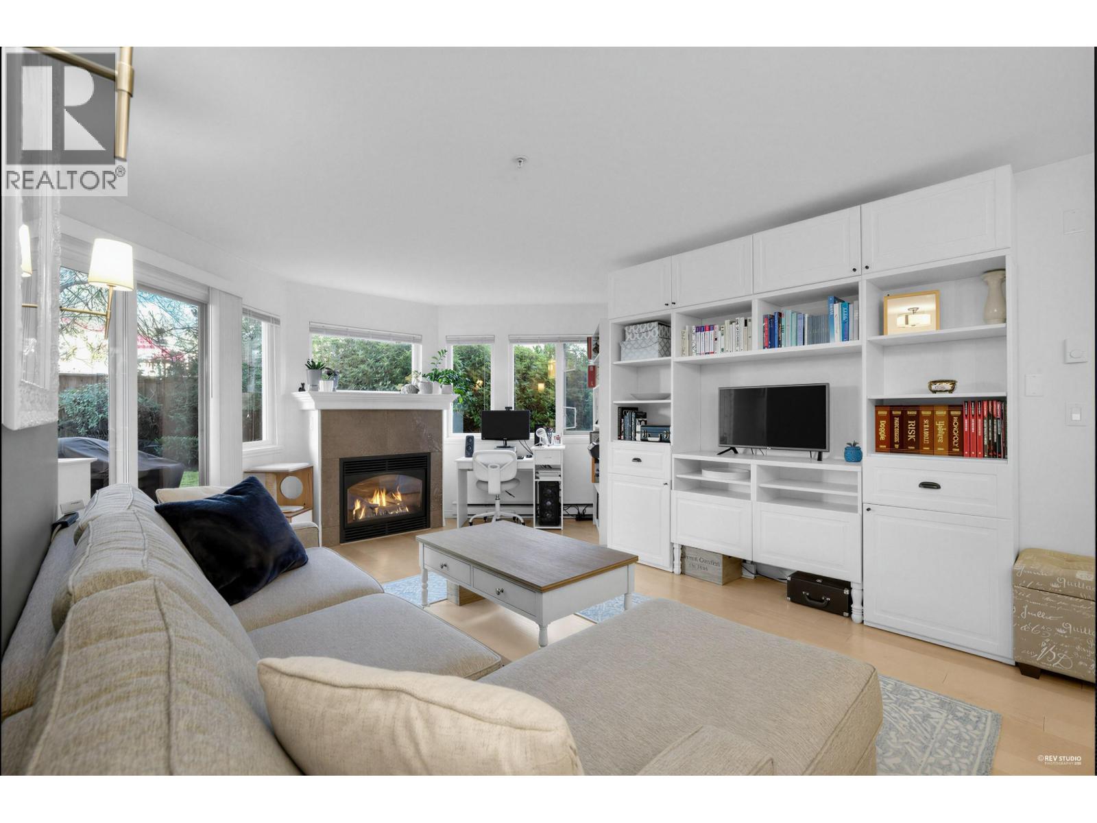 211 7139 18th Avenue, Burnaby, British Columbia  V3N 4Z3 - Photo 3 - R3081423