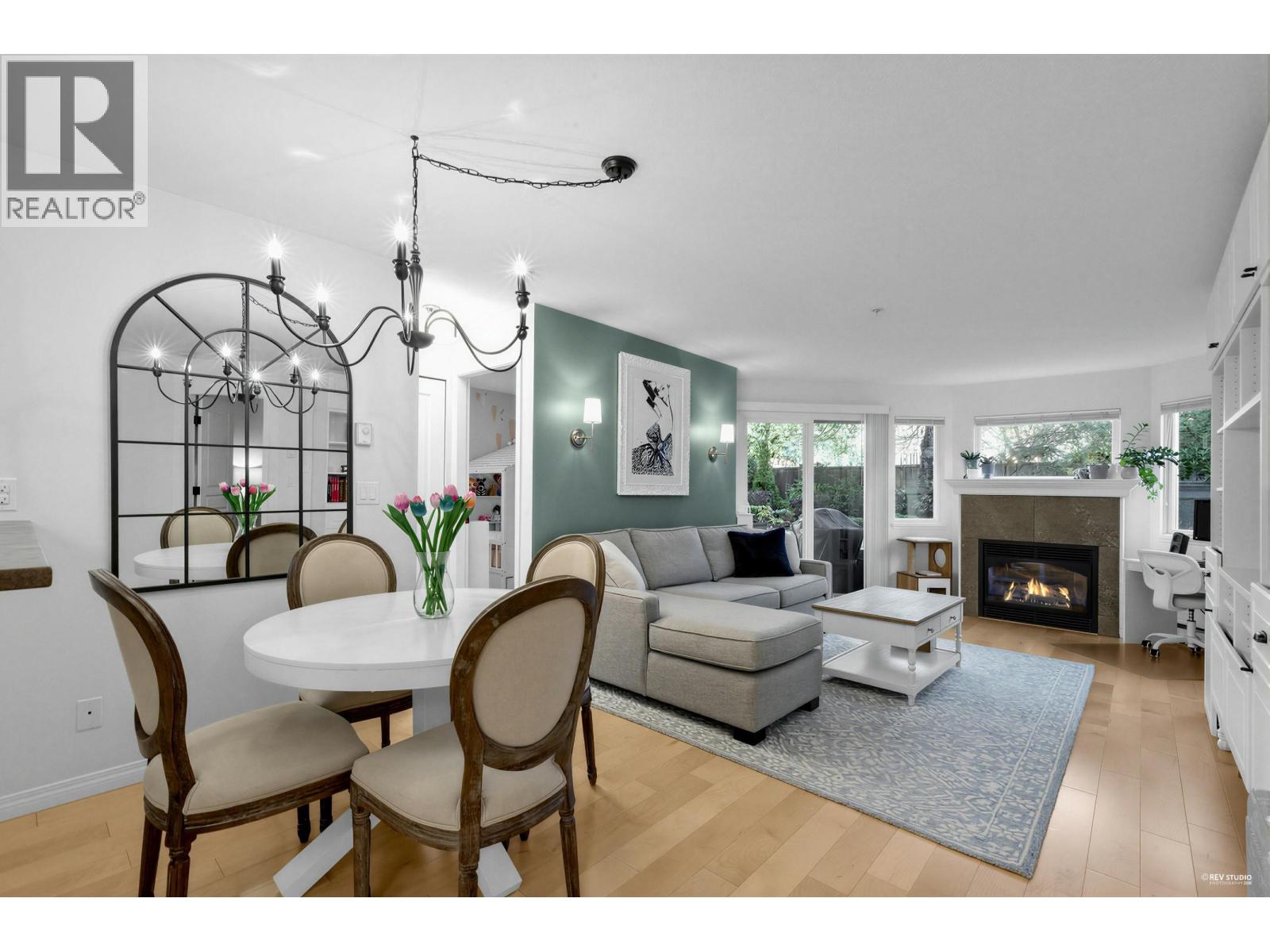 211 7139 18th Avenue, Burnaby, British Columbia  V3N 4Z3 - Photo 1 - R3081423