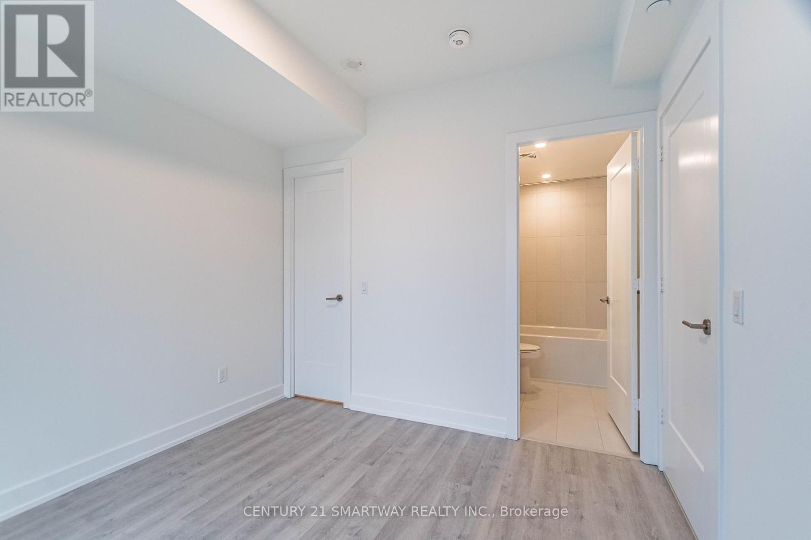 406 - 60 Central Park Roadway, Toronto, Ontario  M9A 0E6 - Photo 18 - W12582670