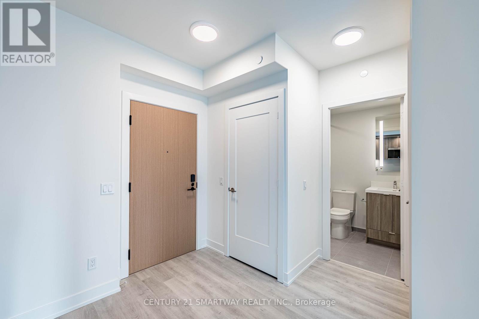 1105 - 60 Central Park Roadway, Toronto, Ontario  M9A 0E6 - Photo 14 - W12646278