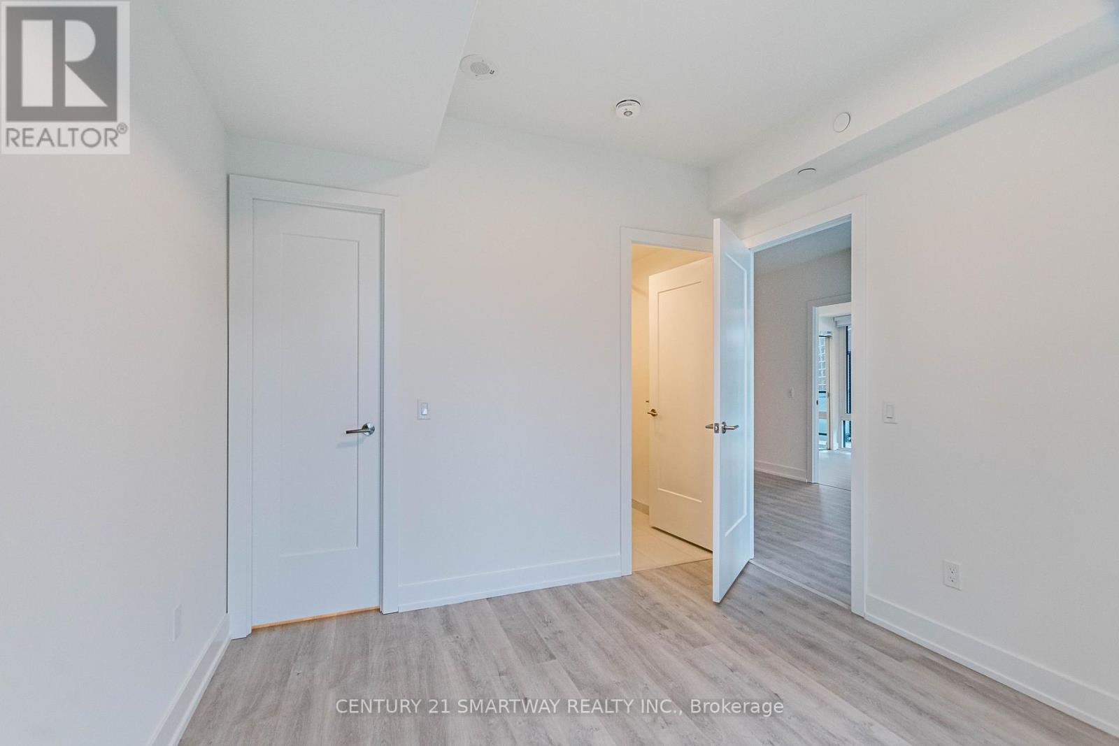 406 - 60 Central Park Roadway, Toronto, Ontario  M9A 0E6 - Photo 19 - W12582670