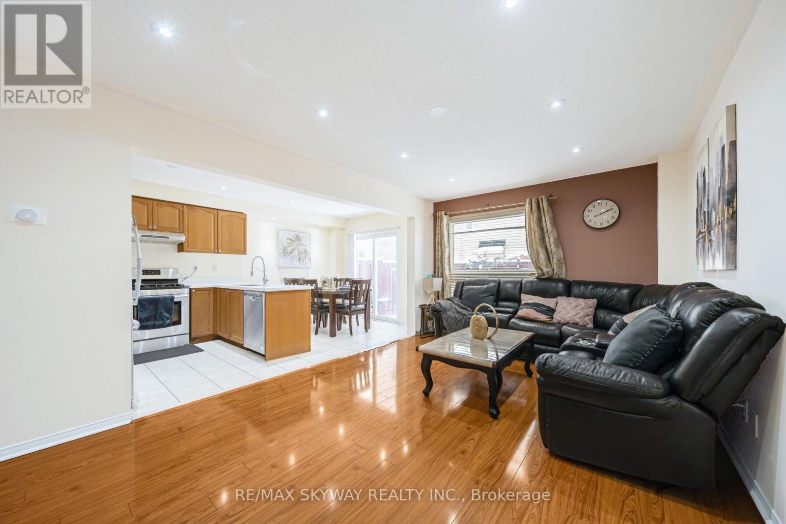 8 Hollingsworth Circle, Brampton, Ontario  L7A 0J7 - Photo 12 - W12715016