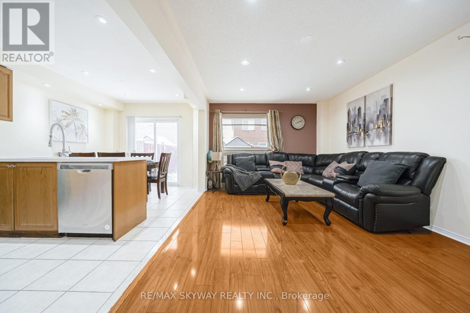 8 Hollingsworth Circle, Brampton, Ontario  L7A 0J7 - Photo 13 - W12715016