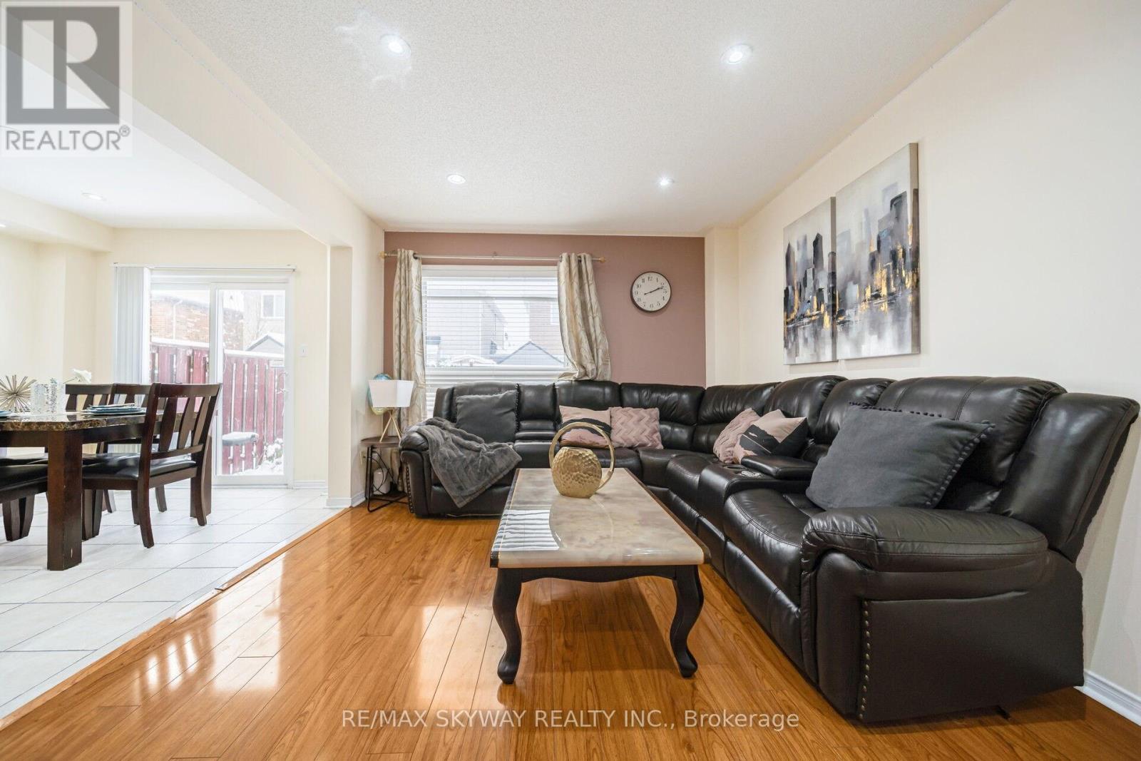 8 Hollingsworth Circle, Brampton, Ontario  L7A 0J7 - Photo 14 - W12715016