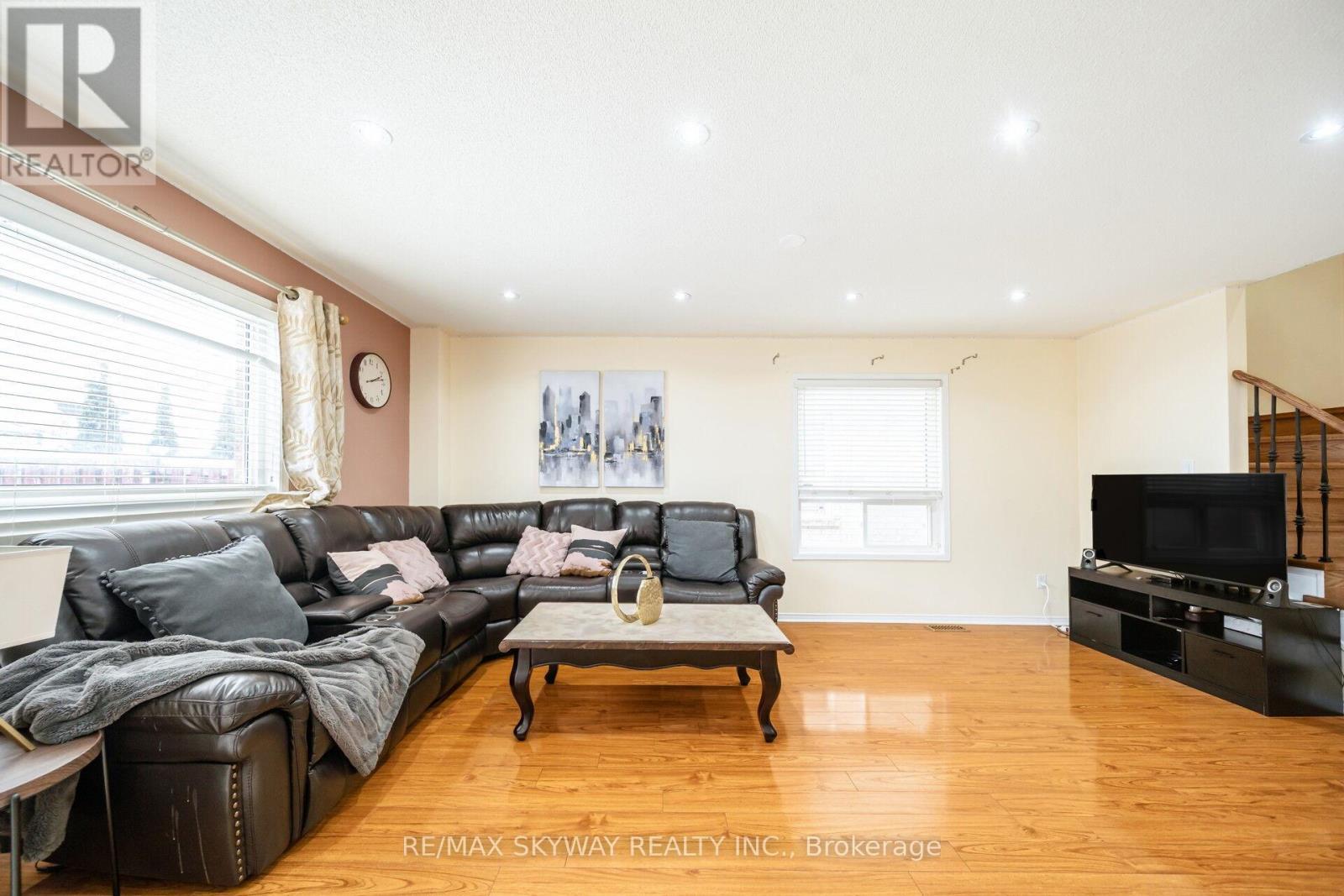 8 Hollingsworth Circle, Brampton, Ontario  L7A 0J7 - Photo 16 - W12715016