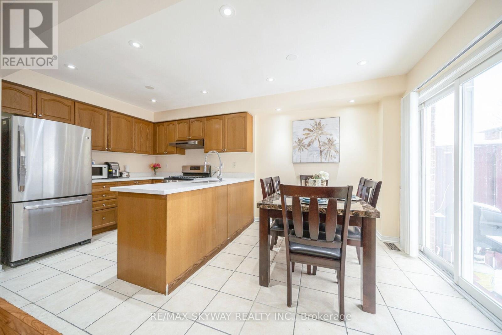 8 Hollingsworth Circle, Brampton, Ontario  L7A 0J7 - Photo 17 - W12715016