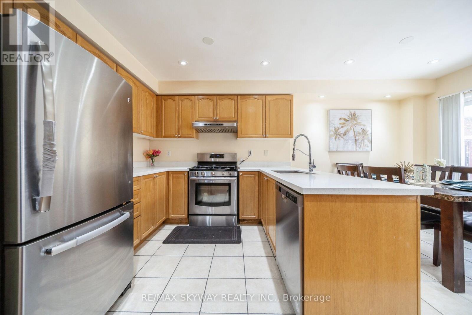 8 Hollingsworth Circle, Brampton, Ontario  L7A 0J7 - Photo 19 - W12715016