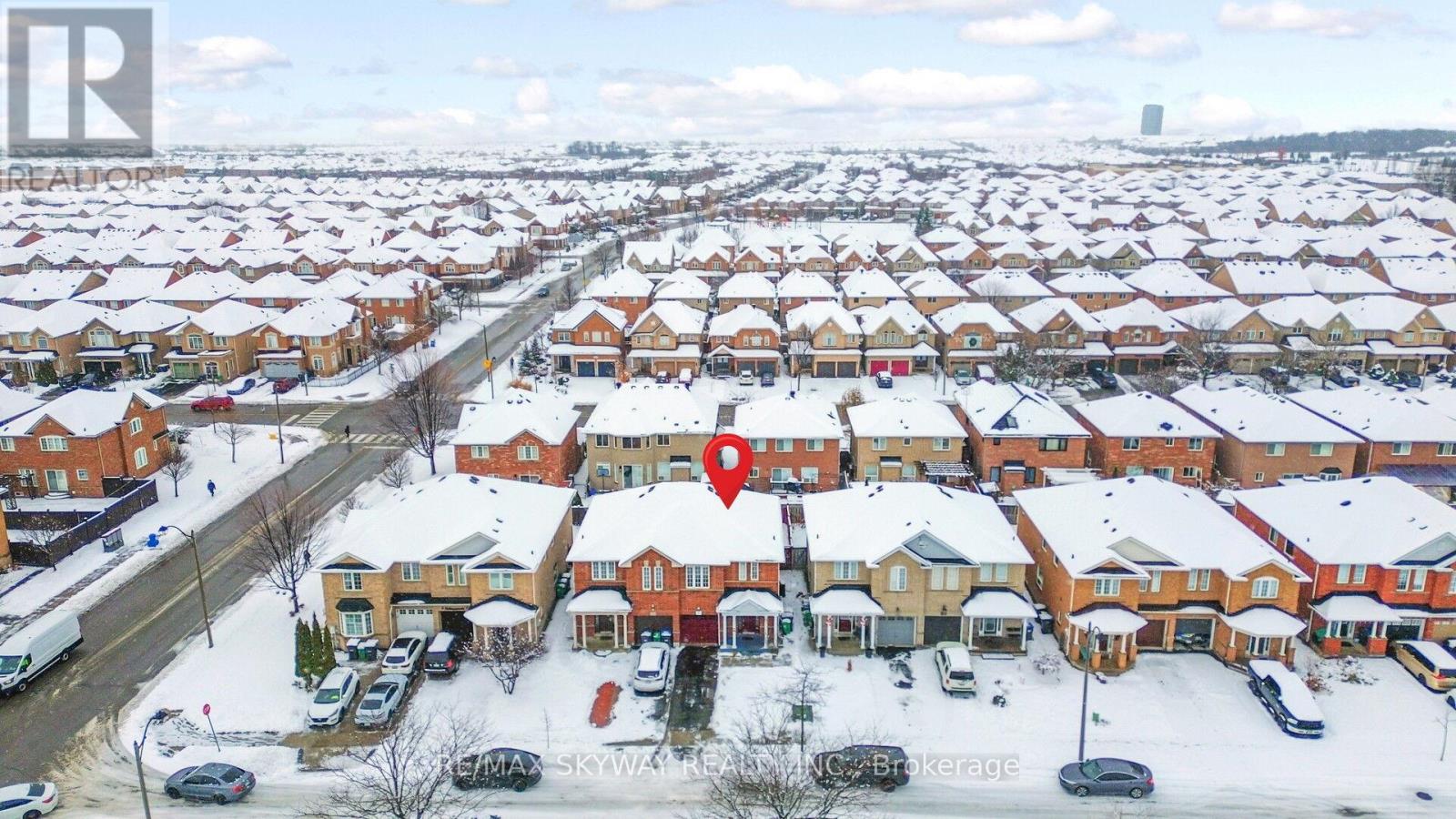 8 Hollingsworth Circle, Brampton, Ontario  L7A 0J7 - Photo 2 - W12715016