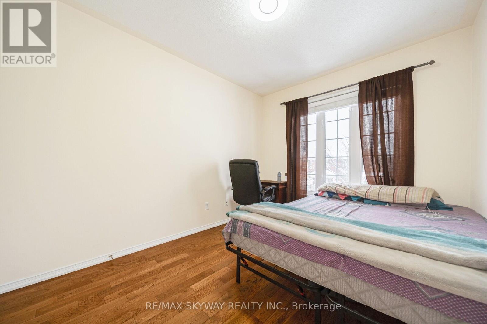 8 Hollingsworth Circle, Brampton, Ontario  L7A 0J7 - Photo 23 - W12715016