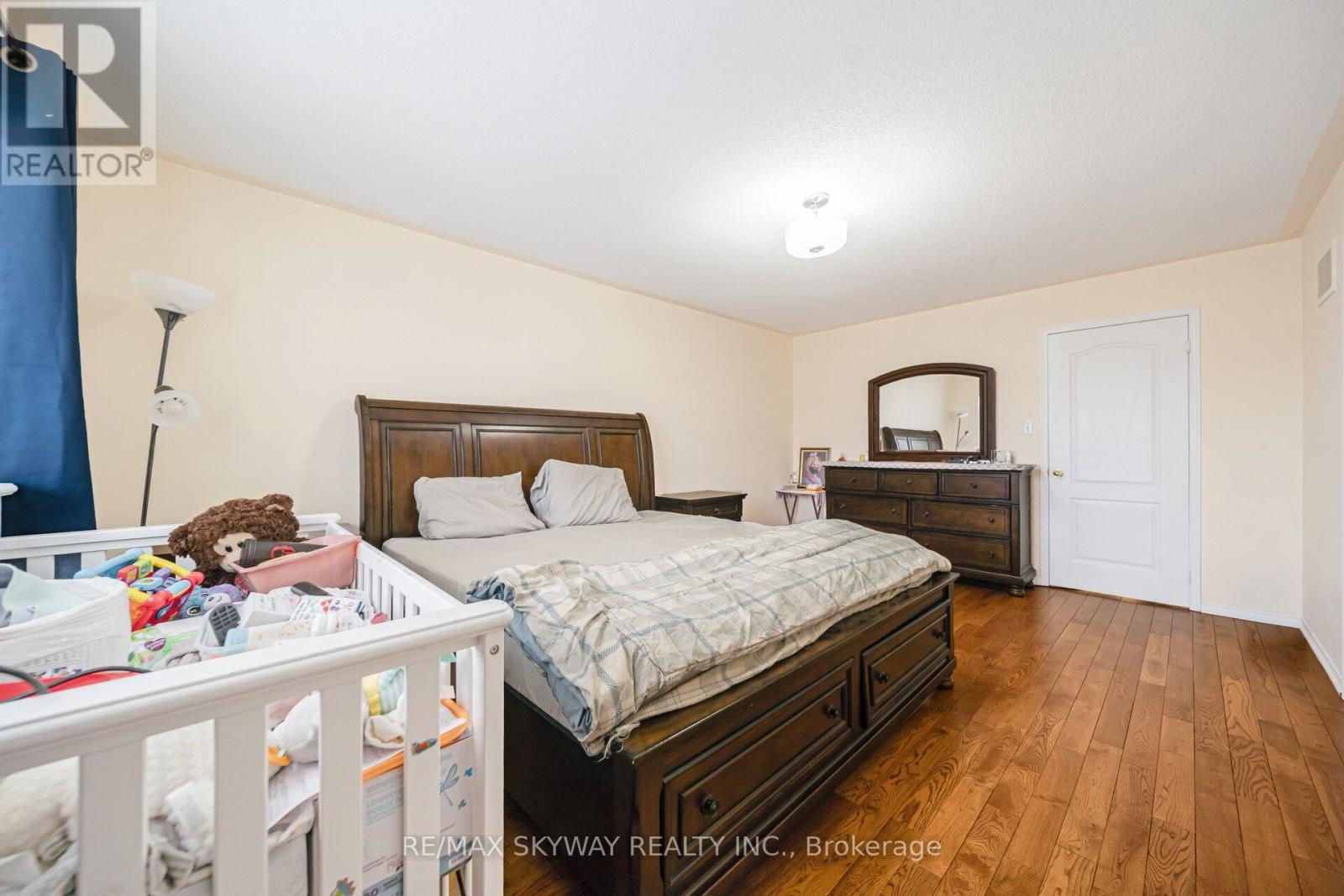 8 Hollingsworth Circle, Brampton, Ontario  L7A 0J7 - Photo 36 - W12715016