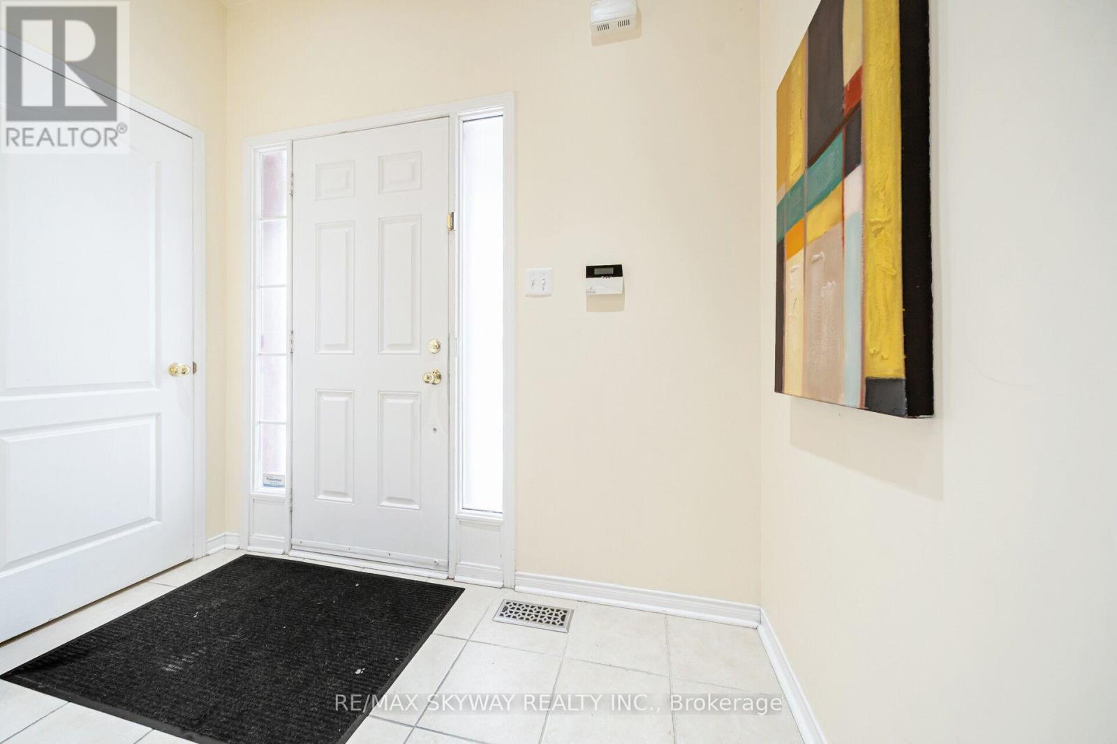 8 Hollingsworth Circle, Brampton, Ontario  L7A 0J7 - Photo 8 - W12715016