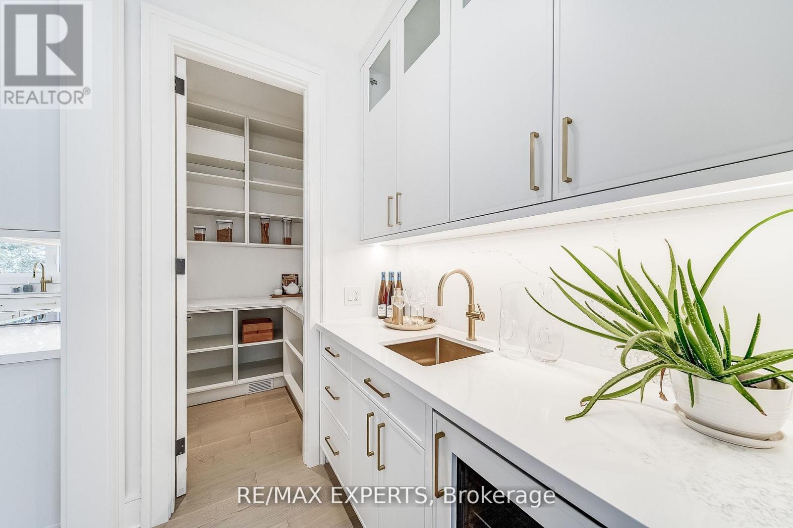 278 Mineola Road E, Mississauga, Ontario  L5G 2G3 - Photo 16 - W12715066