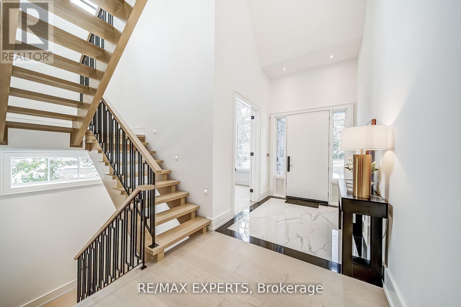 278 Mineola Road E, Mississauga, Ontario  L5G 2G3 - Photo 8 - W12715066